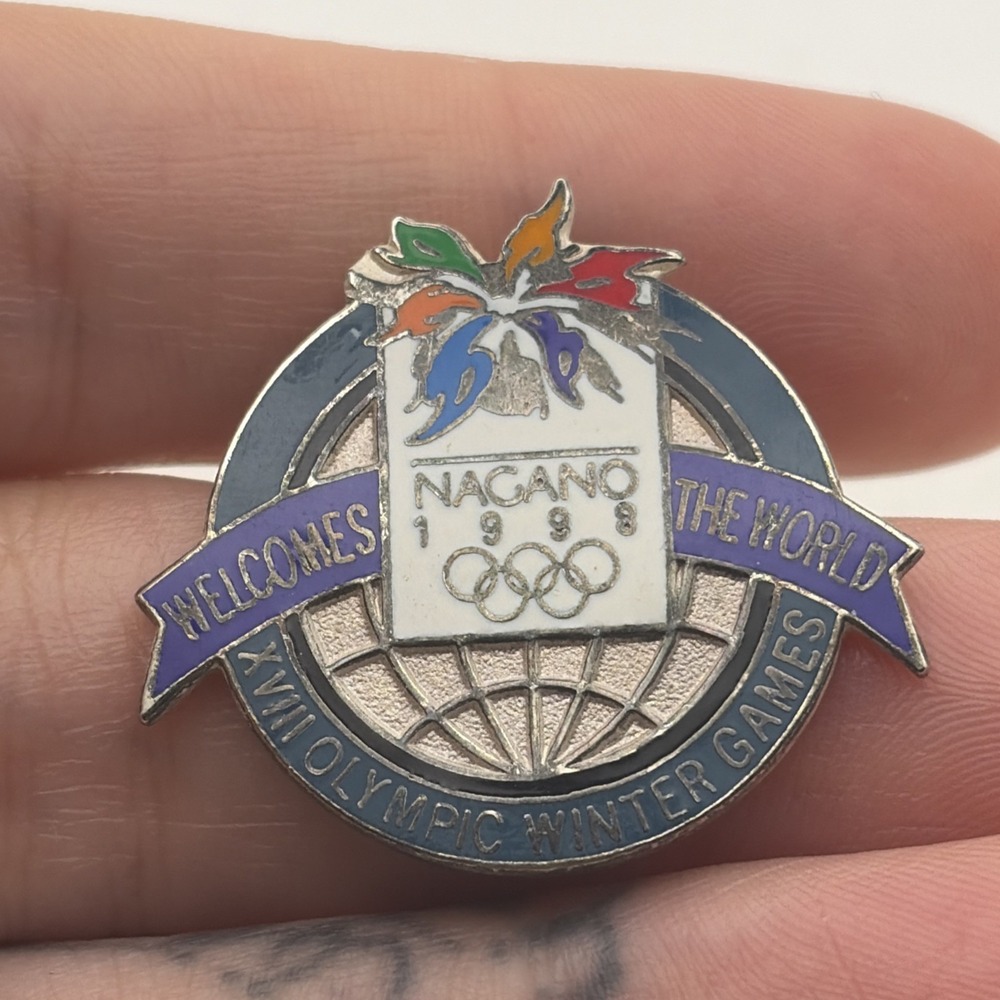 Vintage 1998 Nagano Welcomes The World Globe Winter Olympics Lapel Hat Pin